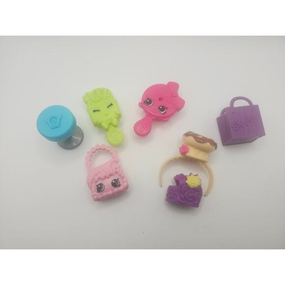 Lot of 7 Shopkins Happy Places Shoppies Accessories Purses Furniture Figures - Picture 1 of 3